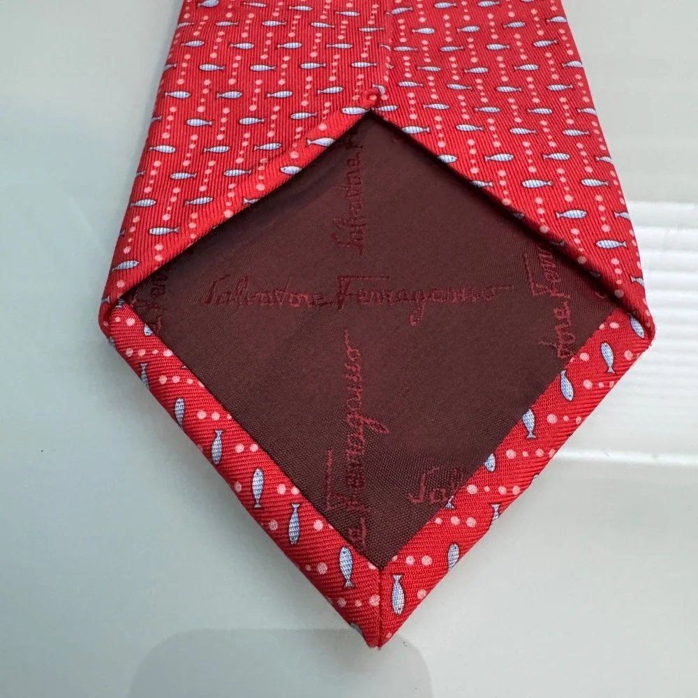 Salvatore Ferragamo Necktie Red Fish Print 100% Silk Tie Made in Italy 56x3.5